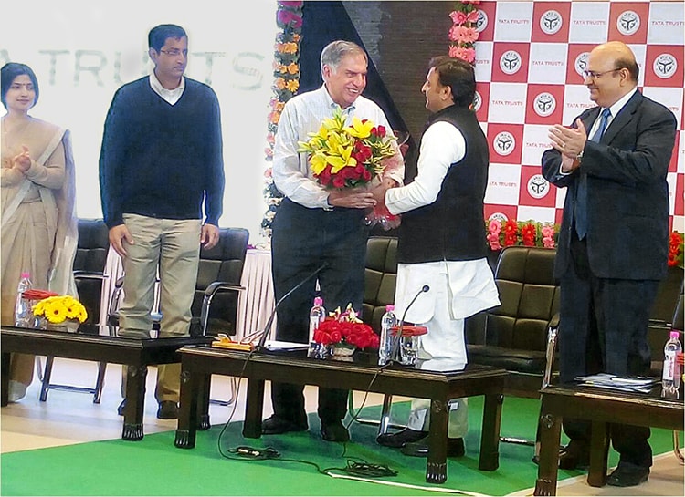 Ratan Tata (centre, with flowers), chairman of Tata Trusts, is congratulated by the chief minister of Uttar Pradesh at the launch of the double-fortified salt distribution program (photo courtesy of the Micronutrient Initiative)